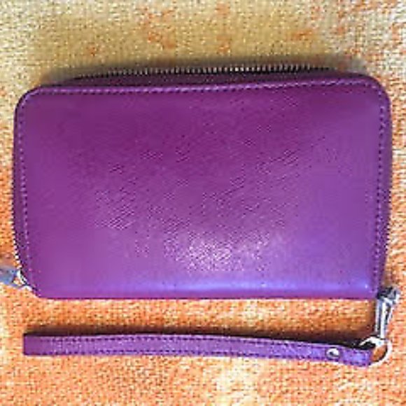 Michael Kors iPhone Wristlet - Picture 3 of 6
